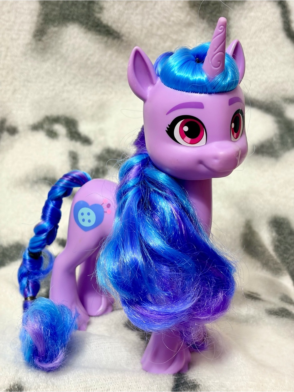 My Little Pony (2021) G5 “ Izzy Moobow” 6” Unicorn Pony- Shining Adventure Line